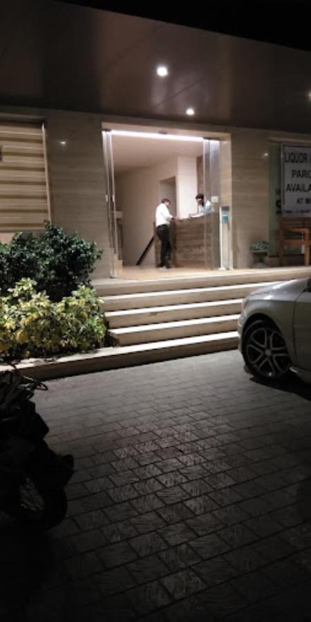 Hotel Sai Saya,Nászik Kültér fotó